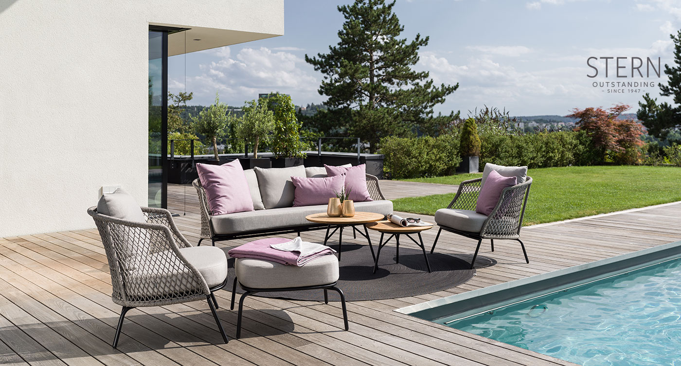 Gartenmöbel Odea auf einer Terrasse mit Pool